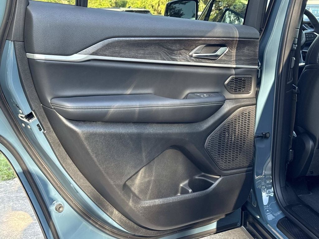2027 Jeep Grand Cherokee L Limited