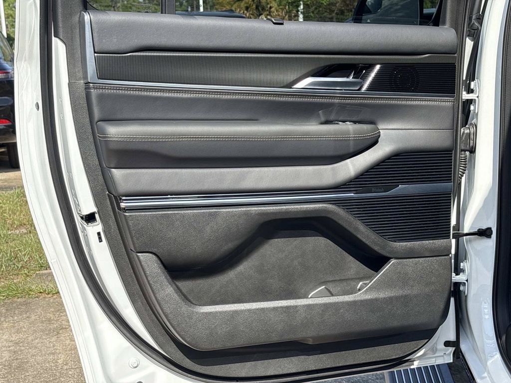 2026 Jeep Grand Wagoneer L Summit Obsidian
