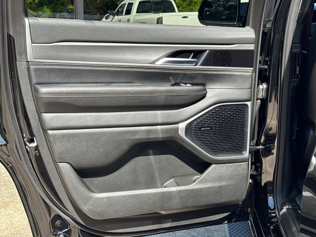 2026 Jeep Grand Wagoneer 4x2