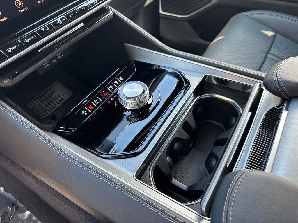 2026 Jeep Grand Wagoneer 4x2