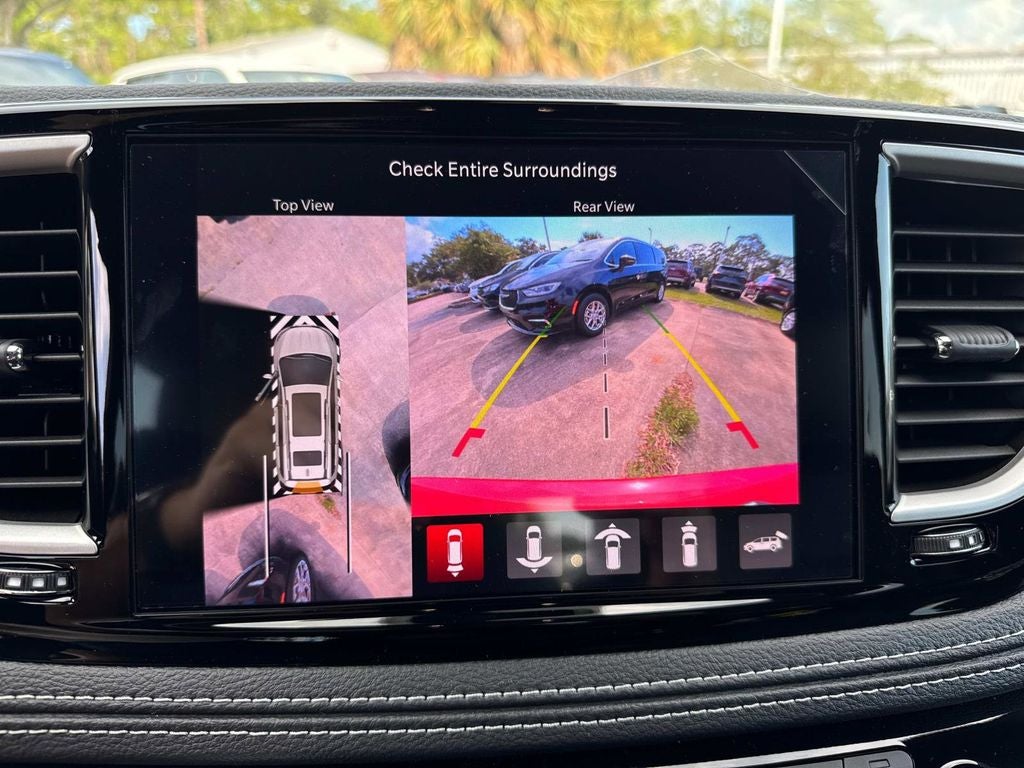 2026 Chrysler Pacifica Select