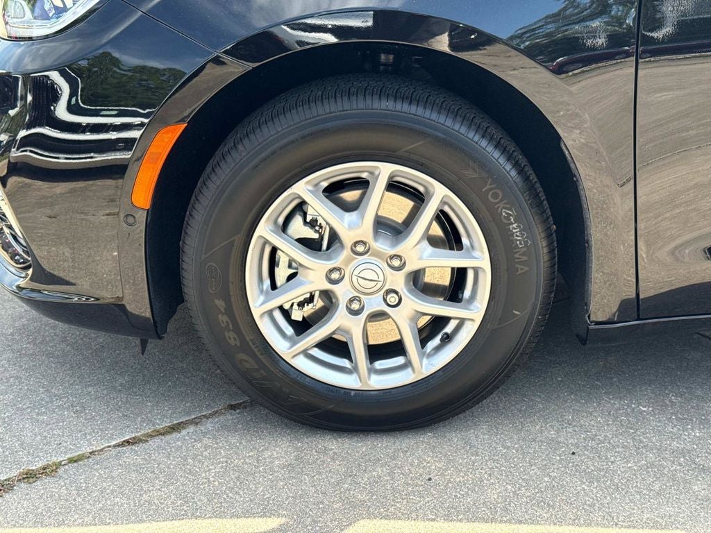 2025 Chrysler Pacifica Select