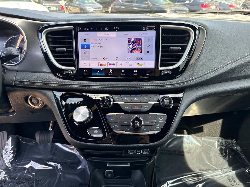 2025 Chrysler Pacifica Select