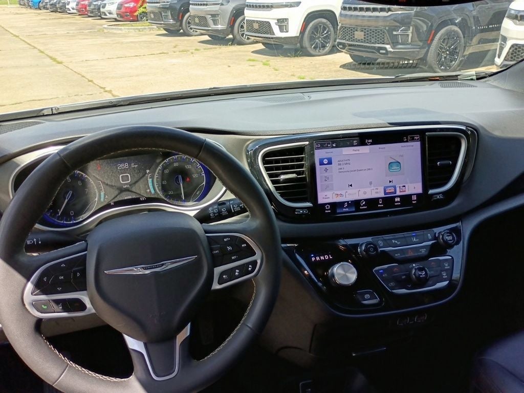 2025 Chrysler Pacifica Select