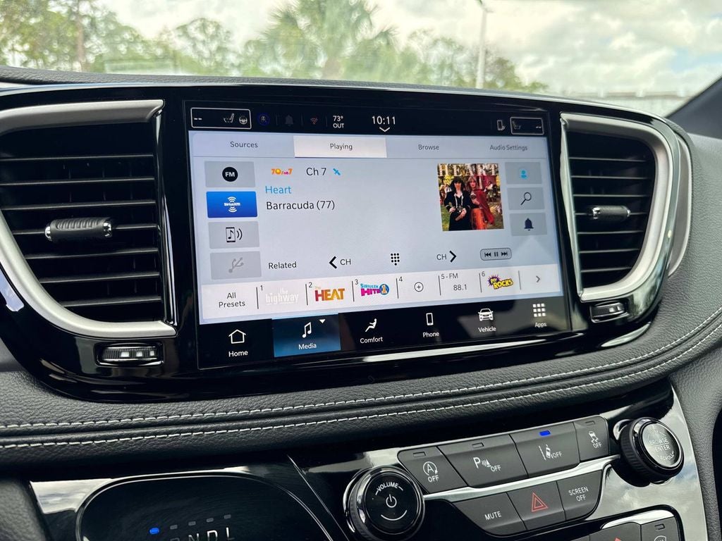 2026 Chrysler Pacifica Select