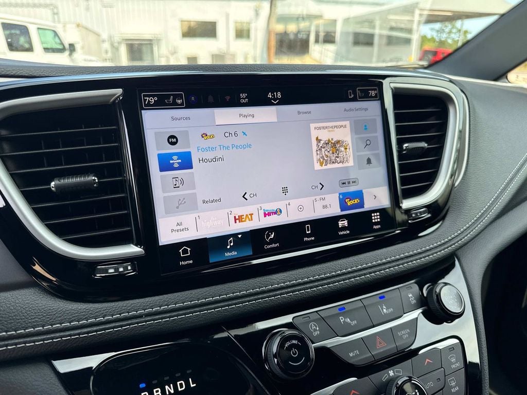 2026 Chrysler Pacifica Select