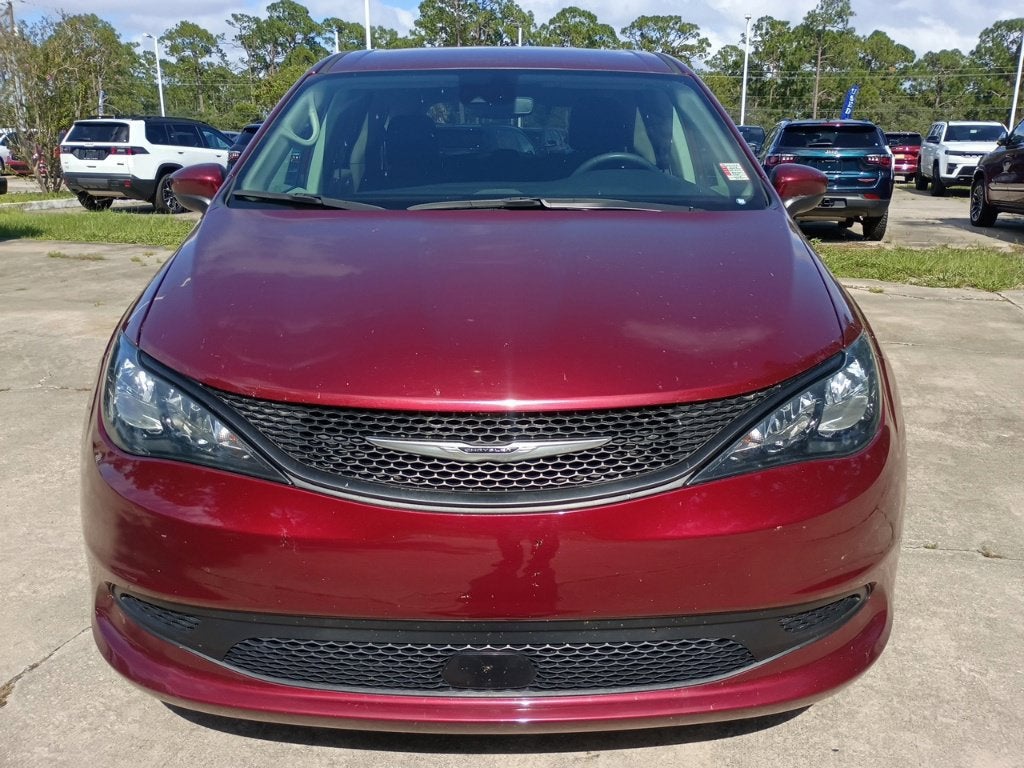 2023 Chrysler Voyager LX