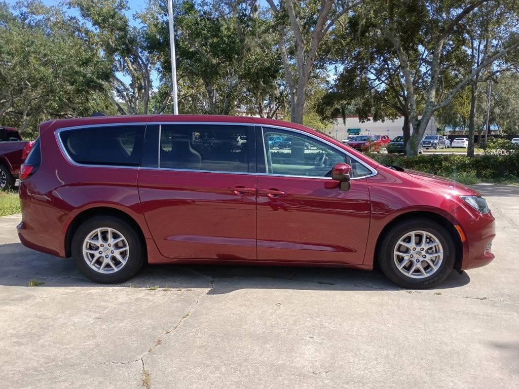 2023 Chrysler Voyager LX