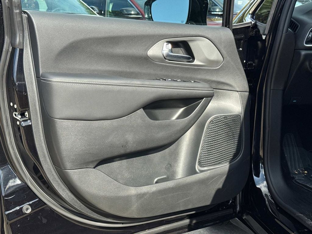 2026 Chrysler Voyager LX