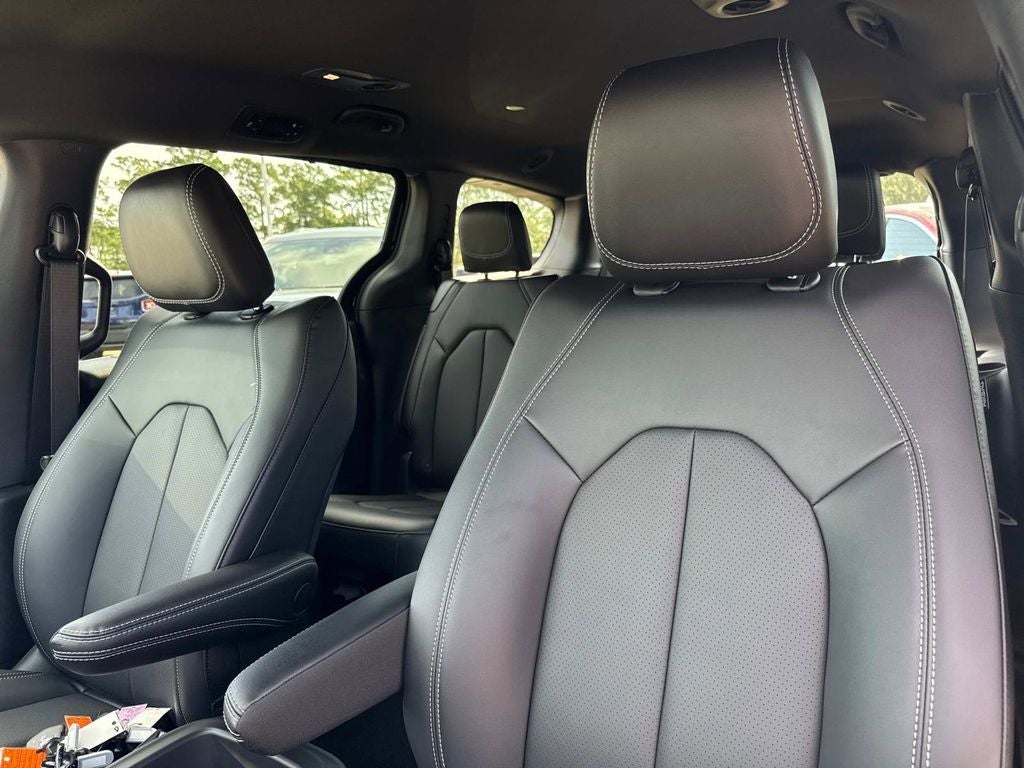 2026 Chrysler Voyager LX