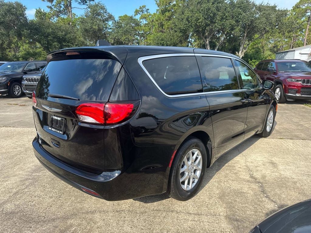 2026 Chrysler Voyager LX