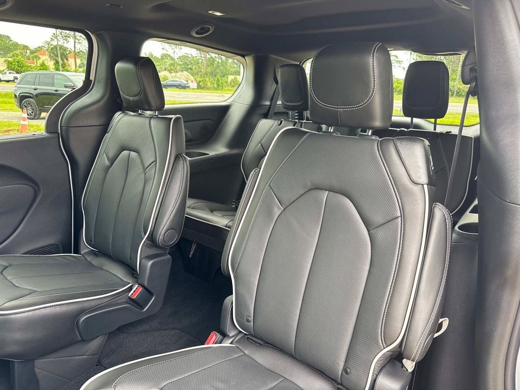 2027 Chrysler Pacifica Limited
