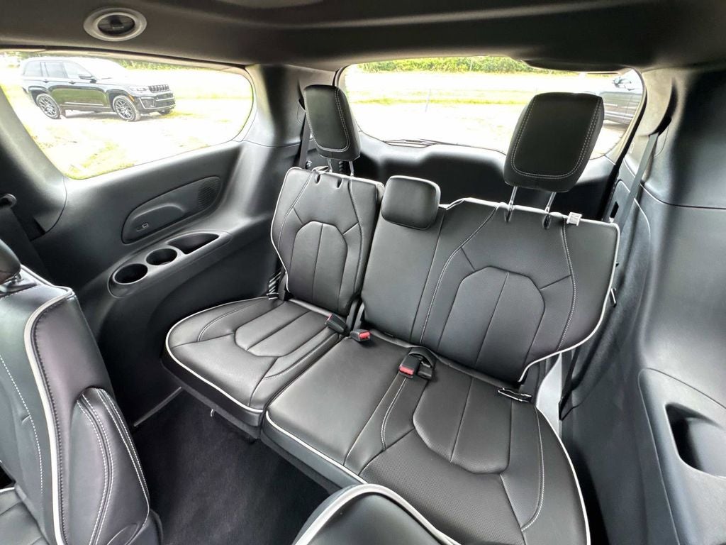 2027 Chrysler Pacifica Limited