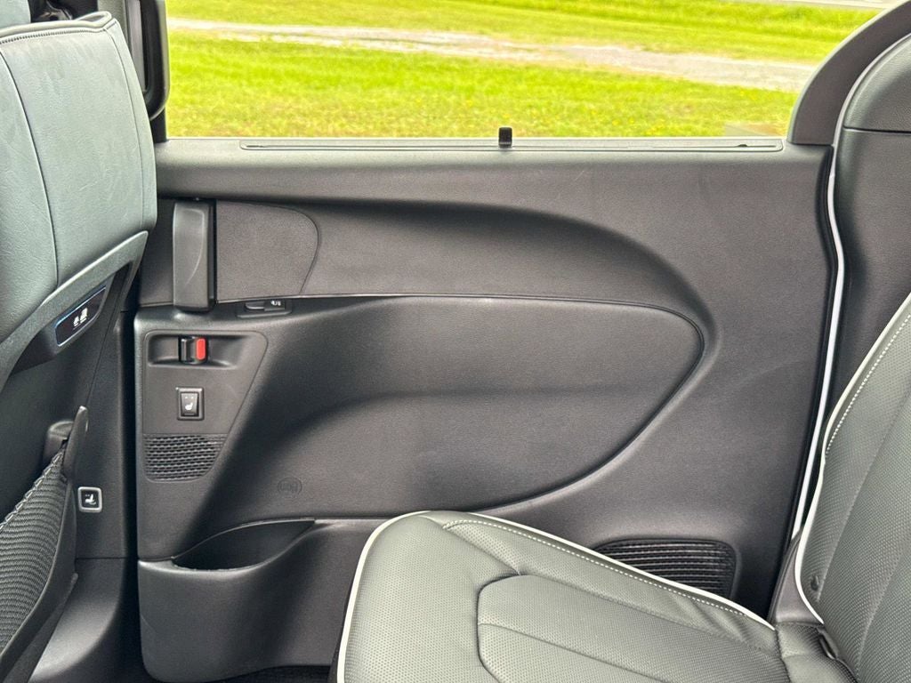 2027 Chrysler Pacifica Limited
