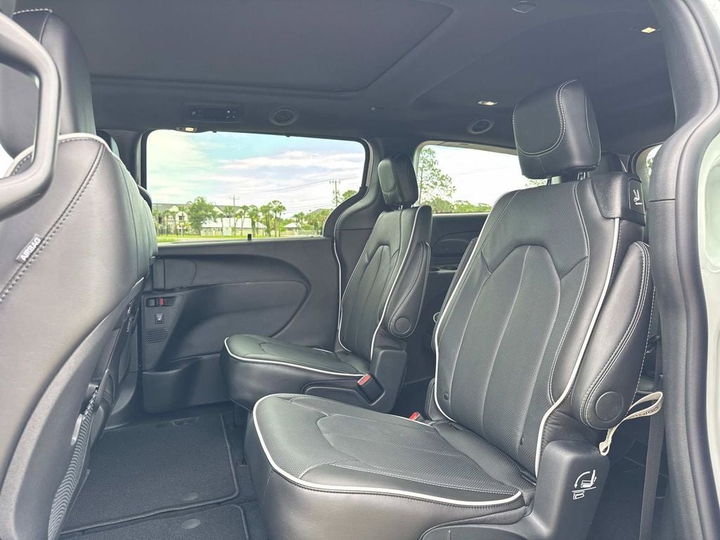 2027 Chrysler Pacifica Limited