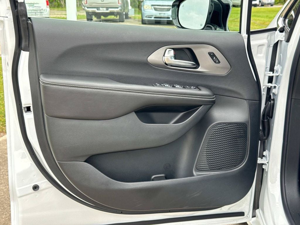 2027 Chrysler Pacifica Limited