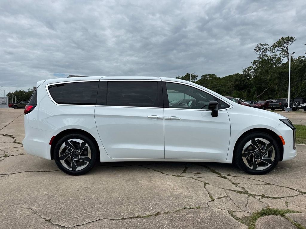2027 Chrysler Pacifica Limited