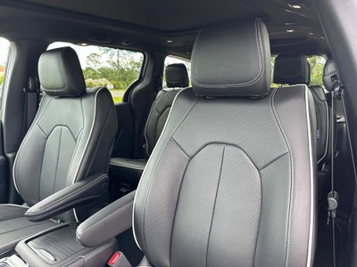 2027 Chrysler Pacifica Limited