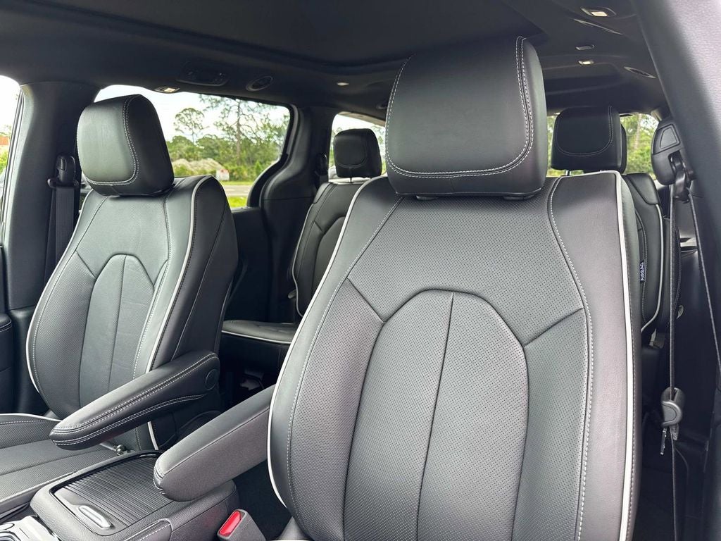 2027 Chrysler Pacifica Limited