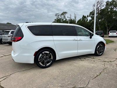 2027 Chrysler Pacifica Limited