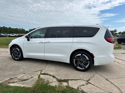 2027 Chrysler Pacifica Limited