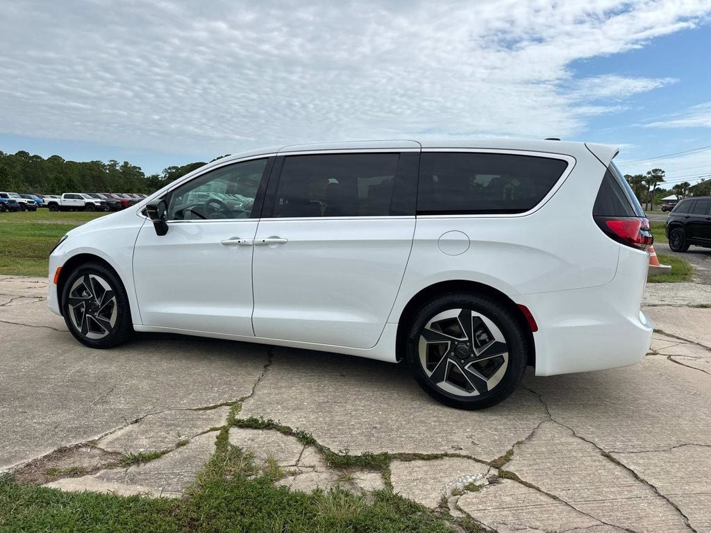 2027 Chrysler Pacifica Limited