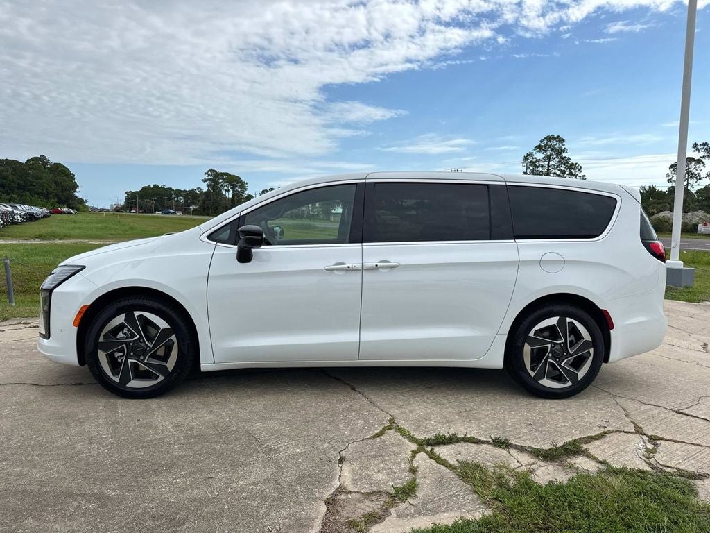 2027 Chrysler Pacifica Limited