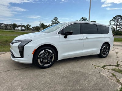 2027 Chrysler Pacifica Limited