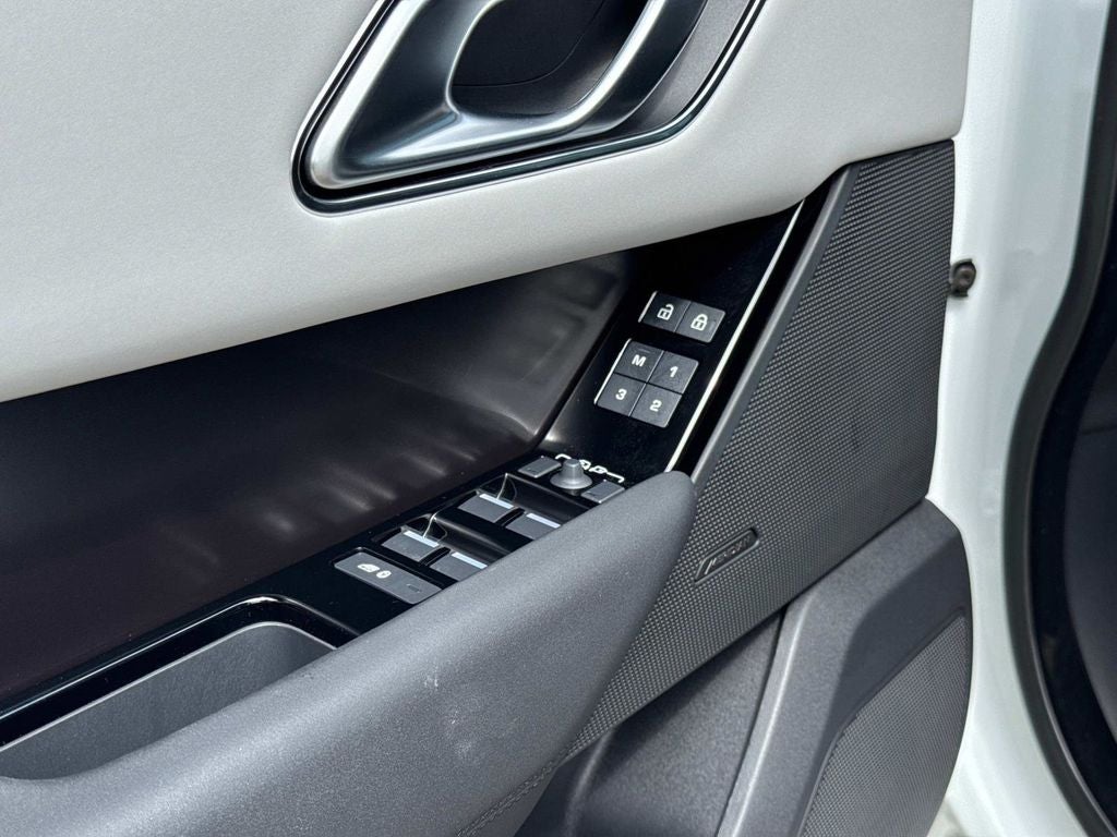 2026 Land Rover Range Rover Velar Dynamic SE