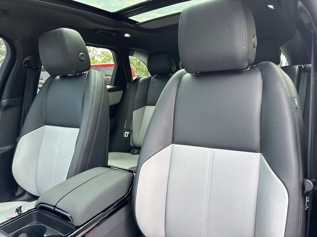 2026 Land Rover Range Rover Velar Dynamic SE
