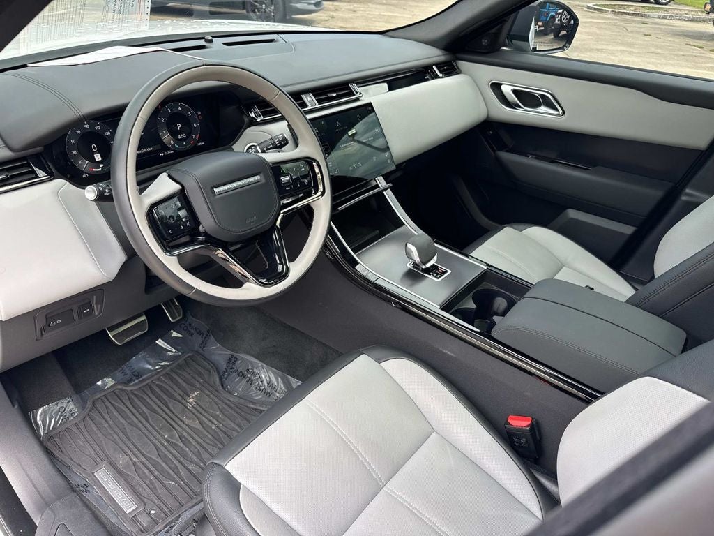 2026 Land Rover Range Rover Velar Dynamic SE