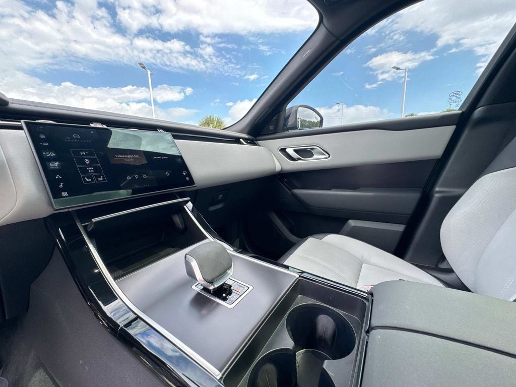 2026 Land Rover Range Rover Velar Dynamic SE