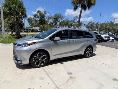 2025 Toyota Sienna Platinum 7 Passenger