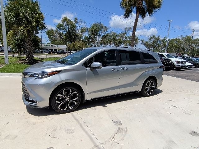 2025 Toyota Sienna Platinum 7 Passenger