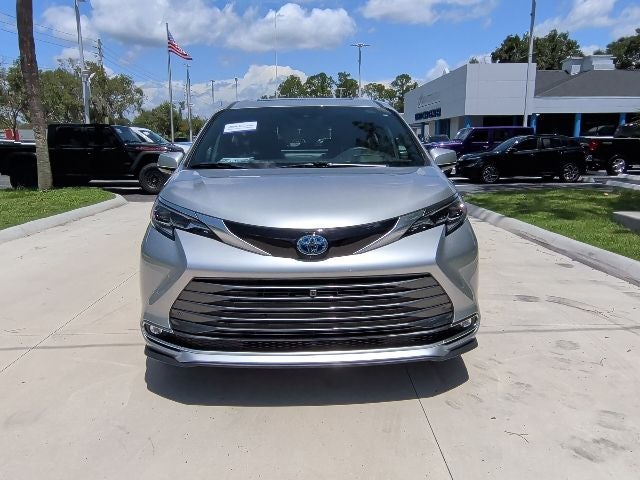 2025 Toyota Sienna Platinum 7 Passenger