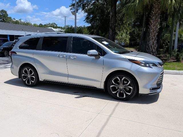 2025 Toyota Sienna Platinum 7 Passenger