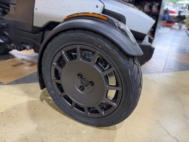 2025 Can-Am Canyon? Base