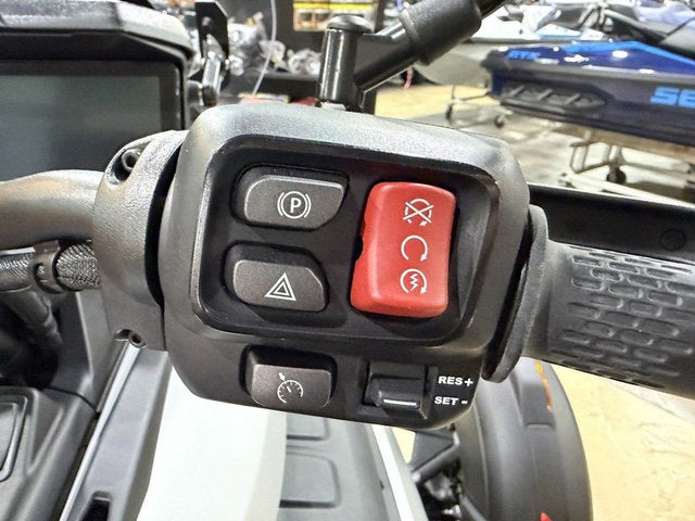 2025 Can-Am Canyon? Base