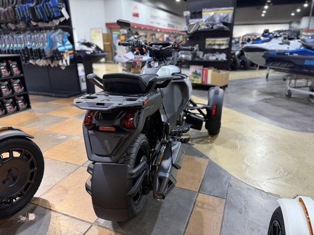 2025 Can-Am Canyon? Base