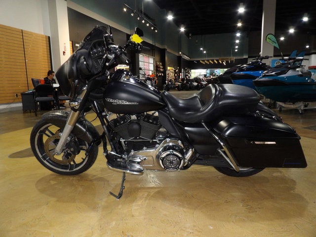 2014 Harley-Davidson FLHX - Street Glide Base