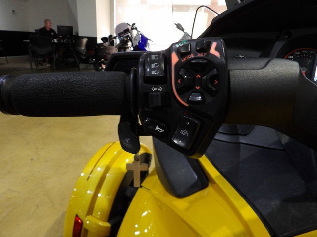 2015 Can-Am RD SPYDER RT S 1330 ACE SE6 CY 15 Base