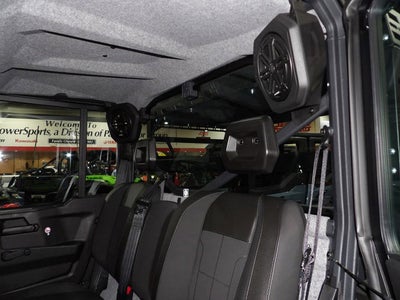 2026 Can-Am Defender MAX XT CAB HD11 With 10.25 in.display Base