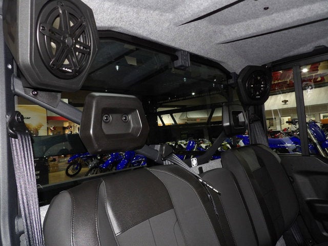 2026 Can-Am Defender MAX XT CAB HD11 With 10.25 in.display Base