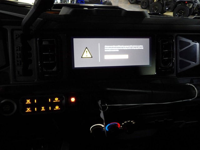 2026 Can-Am Defender MAX XT CAB HD11 With 10.25 in.display Base