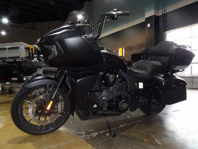 2023 Indian Pursuit Dark Horse with Premium Package Black Smok Base