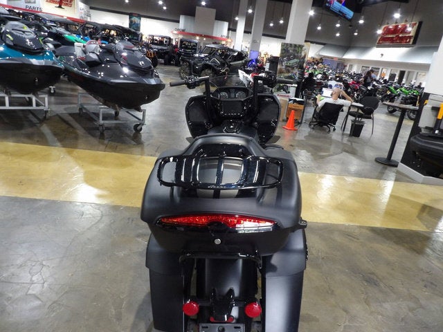 2023 Indian Pursuit Dark Horse with Premium Package Black Smok Base
