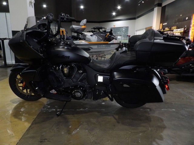 2023 Indian Pursuit Dark Horse with Premium Package Black Smok Base