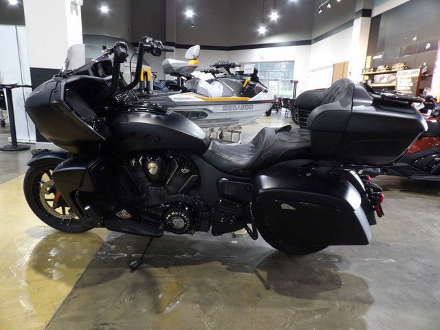 2023 Indian Pursuit Dark Horse with Premium Package Black Smok Base