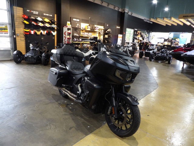 2023 Indian Pursuit Dark Horse with Premium Package Black Smok Base