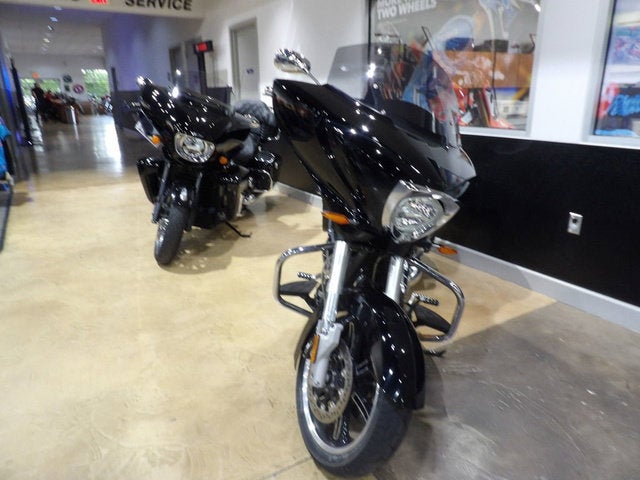 2023 Indian Pursuit Dark Horse with Premium Package Black Smok Base